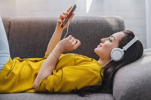 Ilustrasi menyimpan audio dari YouTube. Foto: Unsplash.com
