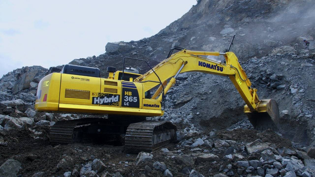 PT United Tractors Tbk dan Komatsu secara resmi meluncurkan excavator hybrid terbaru, sekaligus yang pertama di Indonesia untuk kelas 30 ton, yaitu Komatsu HB365-1. Foto : Dok. Istimewa
