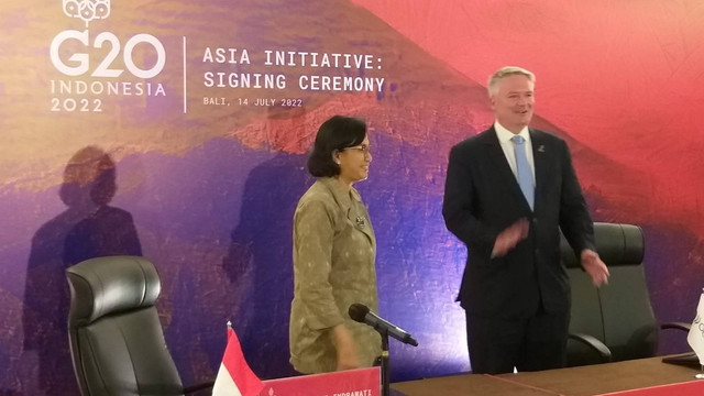 Menteri Keuangan Sri Mulyani dan Sekretaris Jenderal OECD Mathias Cormann di Nusa Dua, Bali. Kamis (14/7/2022). Foto: Nicha Muslimawati/kumparan