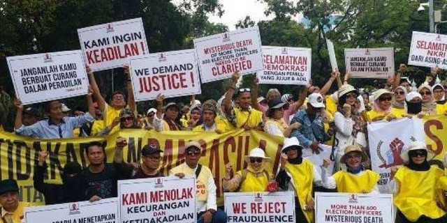 Foto : Gerakan Nasional Kedaulatan Rakyat Menuntut Keadilan di Mahkamah Konstitusi
