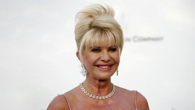 Ivana Trump tiba di acara Cinema Against AIDS 2006 amfAR di Prancis, 25 Mei 2006. Foto: REUTERS/Mario Anzuoni