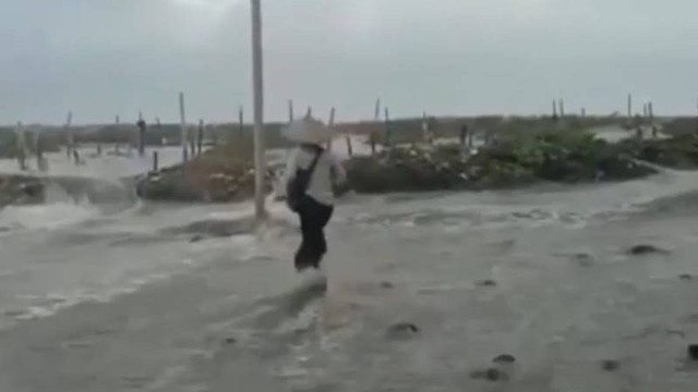 Banjir rob di pesisir selatan Gianyar, Bali - IST