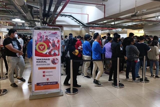 Area Booth Vaksin di Mal Kota Kasablanka, Minggu (17/7). Foto: Zamachsyari/kumparan