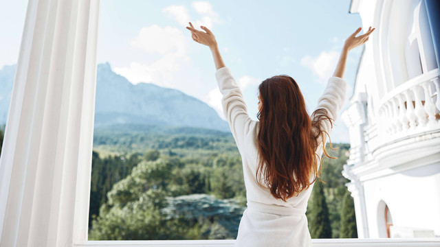 Ilustrasi hotel dengan pemandangan terindah di dunia. Foto: ShotPrime Studio/Shutterstock