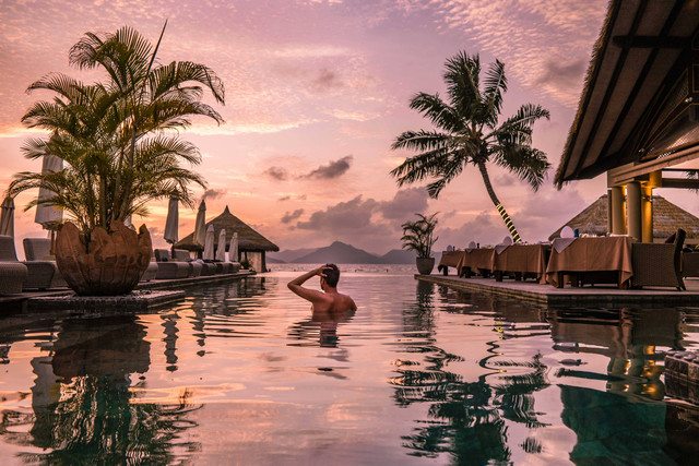 Ilustrasi hotel dengan pemandangan terindah di dunia. Foto: fokke baarssen/Shutterstock