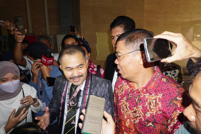 Kuasa Hukum keluarga Brigadir Yosua Kamarudin Simanjutak (kiri) dan Johnson Panjaitan (kanan) di Bareskrim Polri, Senin (18/7/2022). Foto: Iqbal Firdaus/kumparan