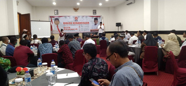 Dialog Kebangsaan yang diselenggarakan oleh Dewan Pimpinan Daerah Kota/Kabupaten Sorong PKS, yang berlangsung di Kota Sorong, Papua Barat, Minggu malam (17/7), foto: Yanti/BalleoNEWS