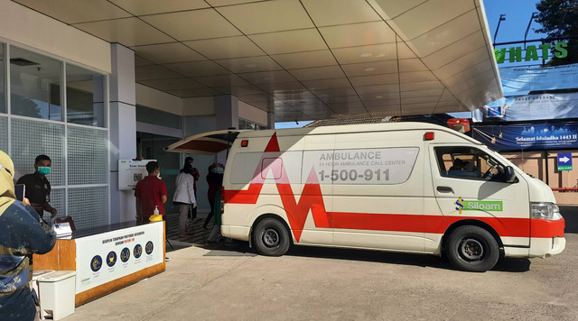 Siloam Hospitals Jambi saat menggelar simulasi code yellow menangani pasien kecelakaan lalu lintas. Foto: Bahara Jati/Jambikita.id