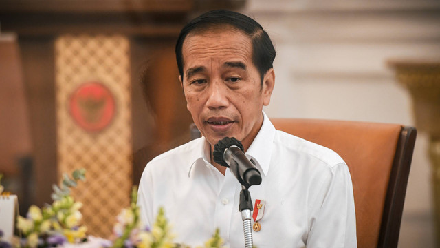 Presiden Joko Widodo pimpin rapat terbatas pengelolaan produk turunan kelapa sawit di Istana Merdeka, Jakarta (18/7/2022). Foto: Lukas/Biro Pers Sekretariat Presiden