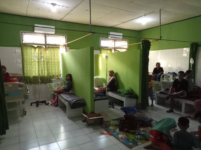Puluhan warga di Kecamatan Negeri Katon, Kabupaten Pesawaran keracunan mi ayam. | foto: ist