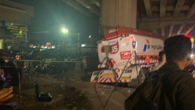 Kondisi Truk Pertamina yang Kecelakaan di Cibubur. Foto: Rinjani/kumparan