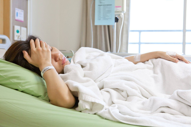 Ibu Menggigil Usai Melahirkan, Kapan Harus Waspada? Foto: Shutterstock