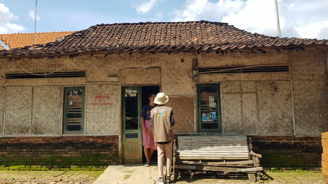 Verifikasi dan Validasi DTKS di Kecamatan Banjarharjo, Kabupaten Brebes. Foto: Dokumentasi KKN MBKM Pejuang Muda Undip (2021)