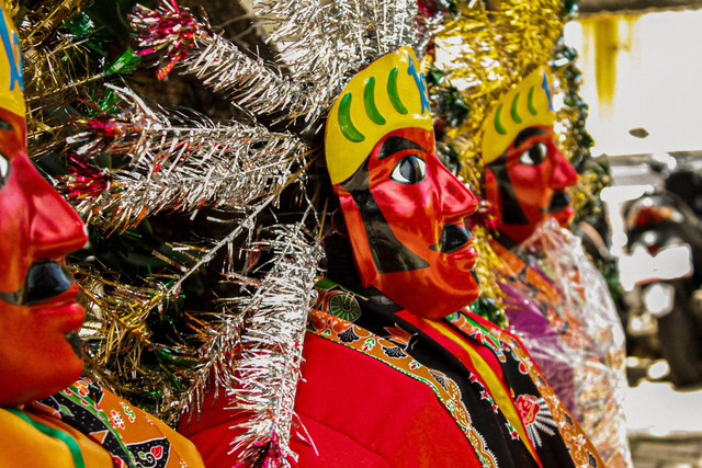 Ondel-ondel yang disejajarkan dengan rapi. Foto: Lutfi Sheykal