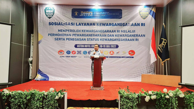 Kadiv Yankumham Subianta Mandala ketika membuka kegiatan Sosialisasi Layanan Administrasi Hukum Umum Mengenai Tata Cara Memperoleh Kewarganegaraan Indonesia melalui Pewarganegaraan dan Kewarganegaraan RI, serta Penegasan Status Kewarganegaraan, di Aston Hotel & Convention Center, Jember