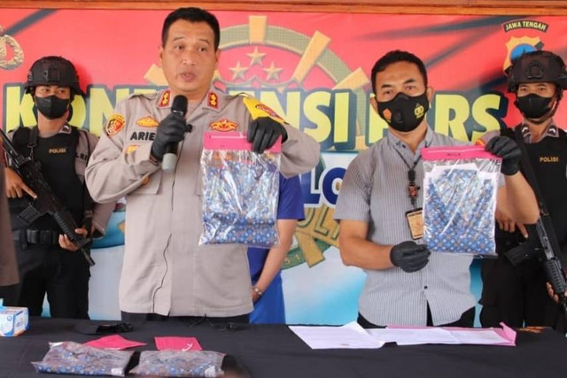 Jump pers kasus pencabulan yang dilakukan oleh oknum guru SD di Kabupaten Pekalongan, Selasa (19/7/2022). Foto: Dok. Istimewa