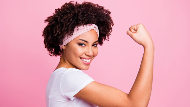 Ilustrasi perempuan tangguh dengan menerapkan filsafat stoisisme. Foto: Roman Samborskyi/Shutterstock