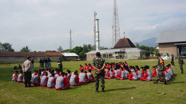 Foto Pelaksanaan FORTASI Peserta Didik Baru Bersama Koramil Borobudur