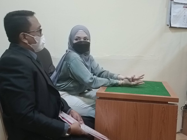 Nathalie Holscher Hadir di sidang cerai Perdana PA Cikarang, Rabu (20/7). Foto: Giovanni/kumparan