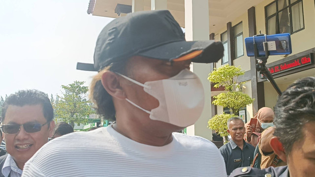 Sule hadir di sidang cerai perdana PA Cikarang, Rabu (20/7). Foto: Giovanni/kumparan