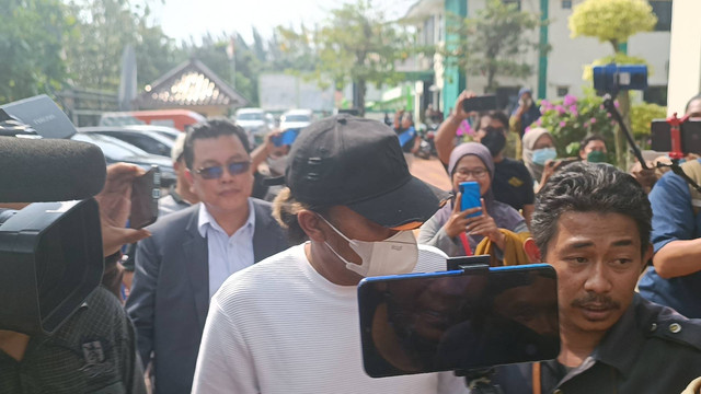 Sule hadir di sidang cerai perdana PA Cikarang, Rabu (20/7). Foto: Giovanni/kumparan