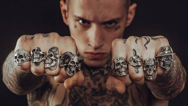 Ilustrasi memakai cincin. Foto: pixabay