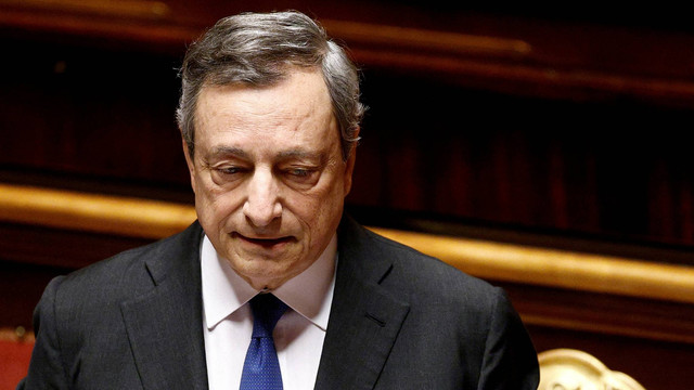 Perdana Menteri Italia Mario Draghi berpidato di depan Senat, di Roma, Italia, Rabu (20/7/2022). Foto: Guglielmo Mangiapane/REUTERS