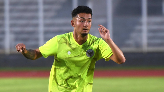 Pesepak bola keturunan Indonesia Kai Boham mengikuti latihan bersama timnas U-19 di Stadion Madya, Kompeks Gelora Bung Karno, Jakarta, Selasa (21/6/2022). Foto: Hafidz Mubarak A/ANTARA FOTO