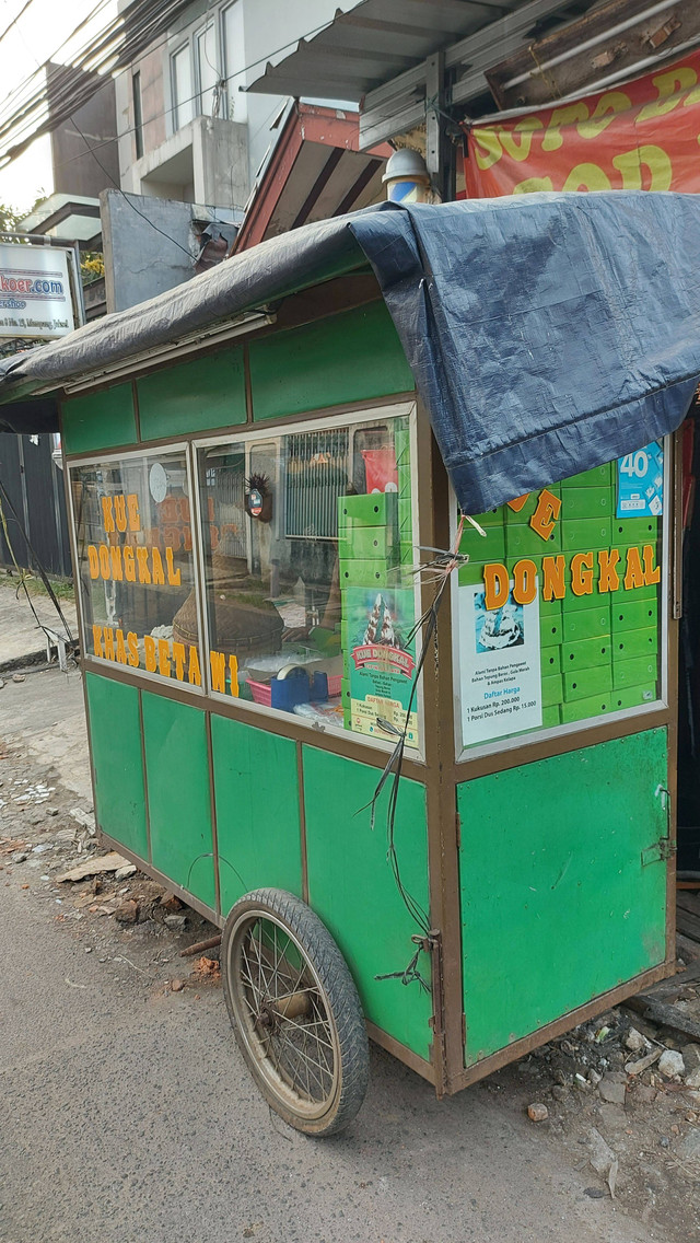 Kue dongkal khas Betawi di Mampang Prapatan, Jaksel. Foto: Azalia Amadea/Kumparan