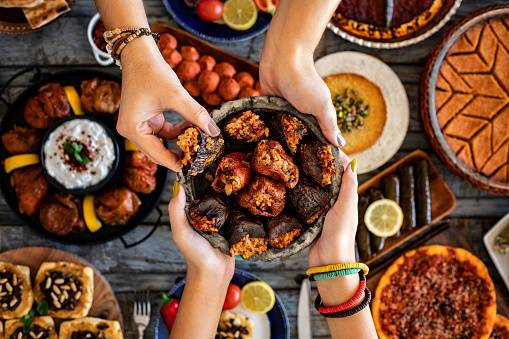 Jajanan pasar merupakan salah satu makanan yang banyak disukai oleh masyarakat. Foto: Unsplash.com