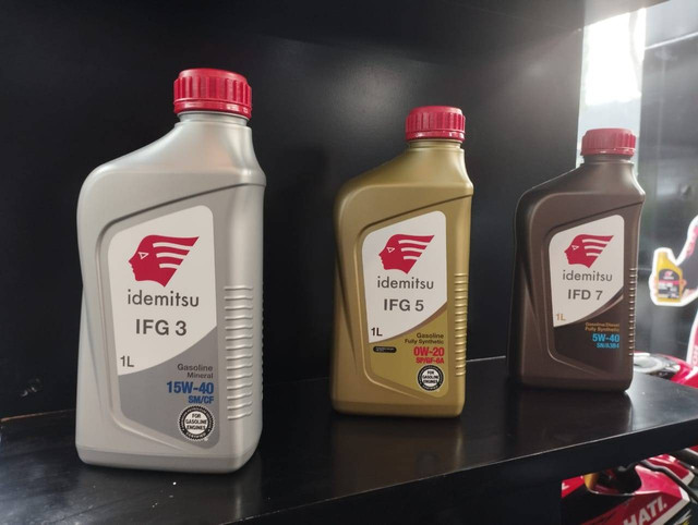 Oli Idemitsu untuk mobil dan motor. Foto: Muhammad Ikbal/kumparan