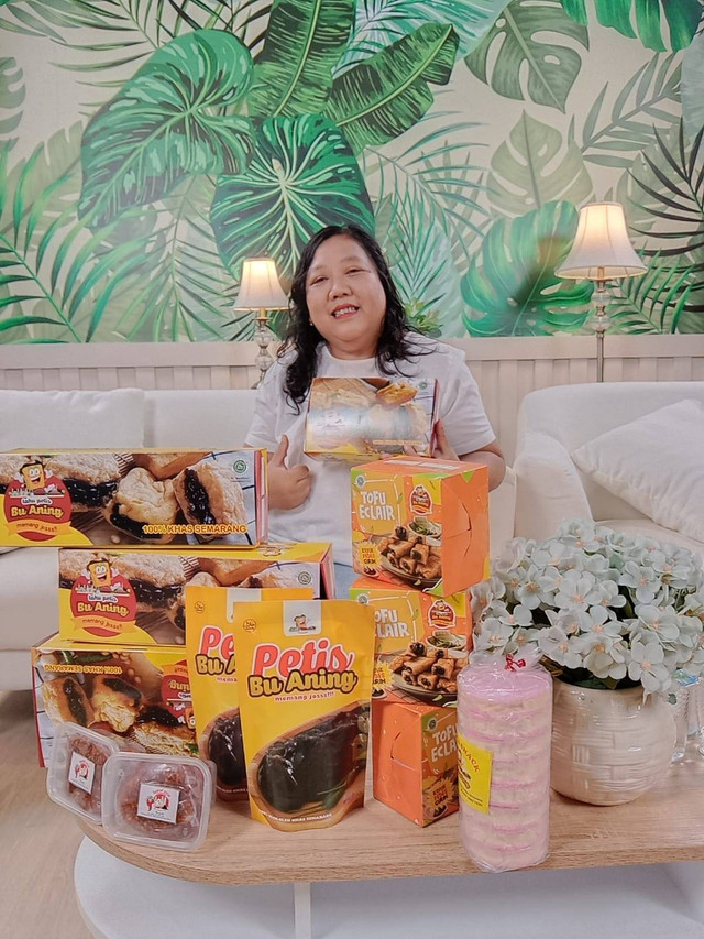 Sipora Aning Prasetyowati pemilik Tahu Petis Bu Aning. Foto: Dok. Tahu Petis Bu Aning