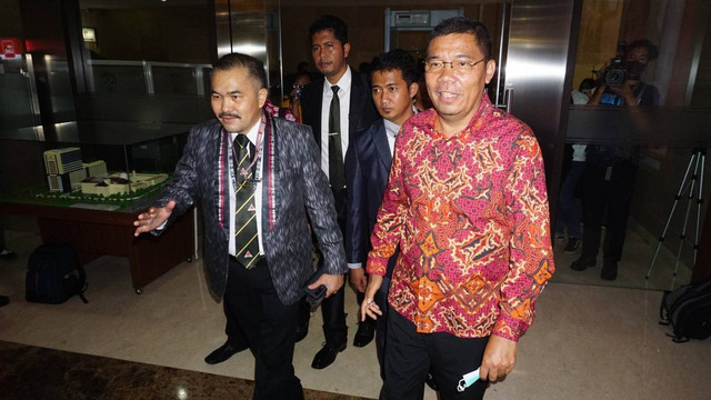 Kuasa Hukum keluarga Brigadir Yosua Kamarudin Simanjutak (kiri) dan Johnson Panjaitan (kanan) di Bareskrim Polri, Senin (18/7/2022). Foto: Iqbal Firdaus/kumparan
