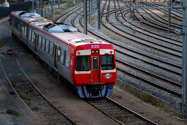 Urutan Gerbong Kereta Api Eksekutif, https://unsplash.com/@realkina