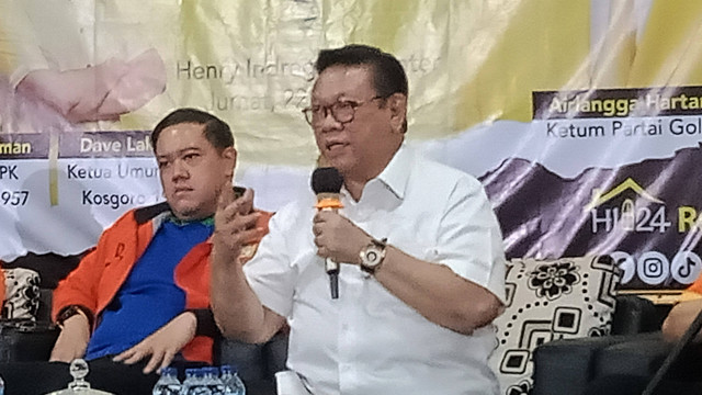 Ketua Dewan Pakar DPP Partai Golkar, Agung Laksono, dalam Ramah Tamah Dialog Pemilu 2024 di Rumah Aspirasi Rakyat HIC Center, Solo, Jumat (22/07/2022) malam. FOTO: Fernando Fitusia