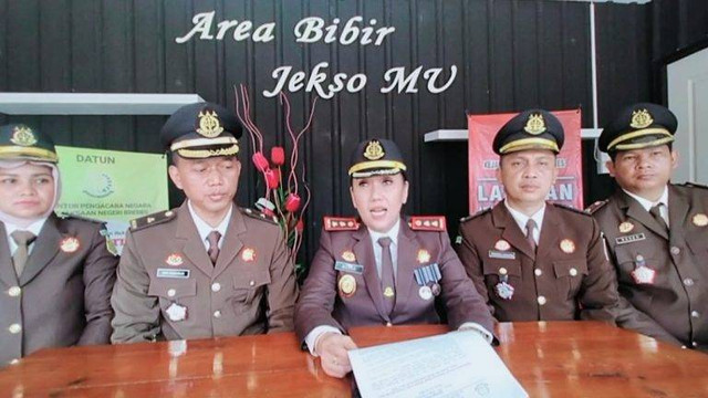 Kepala Kajari Brebes, Mernawati, dina Jemuah (22/7/2022) mayah jumpa pers soal ambruke bangunan gedung museum Manusia Purbakala nang Desa Galuhtimur, Kecamatan Tonjong.