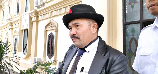Pengacara keluarga Brigadir Yosua, Kamaruddin Simanjuntak saat berada di Mapolda Jambi. (Foto: Jambikita)