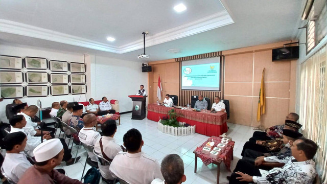 Bupati Majalengka, Karna Sobahi saat sosialisasi kaitan dengan pajak bumi dan bangunan (PBB) di tingkat kecamatan. (Istimewa)