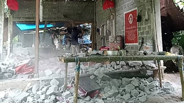 Wale Paliusan, rumah ibadah Penghayat Kepercayaan Terhadap Tuhan yang Maha Esa, Lalang Rondor Malesung (Laroma) di Kabupaten Minahasa Selatan (Minsel) rusak berat akibat dibongkar oleh sejumlah oknum tak bertanggung jawab. (foto: dokumen istimewa Laroma) 