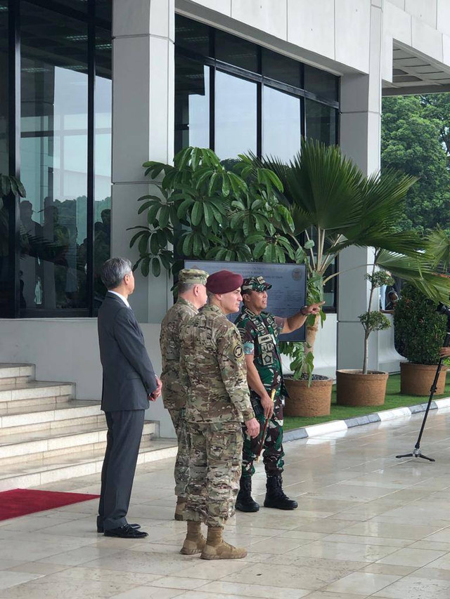 Panglima TNI Jenderal TNI Andika Perkasa menerima kunjungan kehormatan US. Chairman of The Joint Chiefs of Staff (Kepala Staf Gabungan Militer AS) Jenderal Mark A Milley di Mabes TNI, Cilangkap, Jakarta Timur, Minggu (24/7/2022). Foto: Rafyq Panjaitan/kumparan