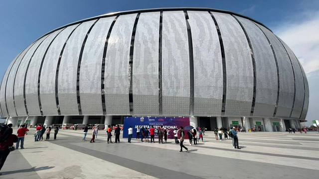 Suasana jelang pertandingan persahabatan antara Persija dan Chonburi FC Thailand di Jakarta International Stadium (JIS) Minggu (24/7/2022). Foto: Haya Syahira/kumparan