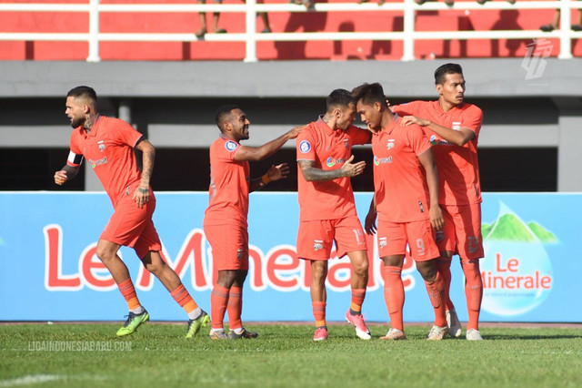 Selebrasi pemain Borneo FC saat melawan Arema pada pertandingan Liga 1 di Stadion Segiri Samarinda. Foto: Liga Indonesia Baru