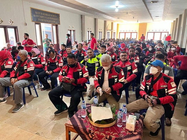 Kemenkumham Jatim Serahkan Paket Sembako Saat Touring Bakti Sosial Masyarakat Tengger(Foto:HumasRupMoker)
