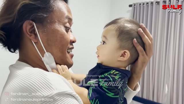 Sule akhirnya bertemu Adzam. Foto: YouTube Sule Family