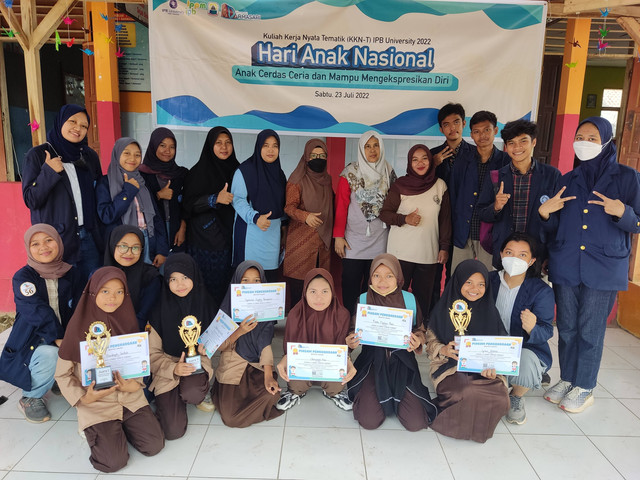 Mahasiswa KKN-T IPB University merayakan Hari Anak Nasional di Desa Darmasari, Banten