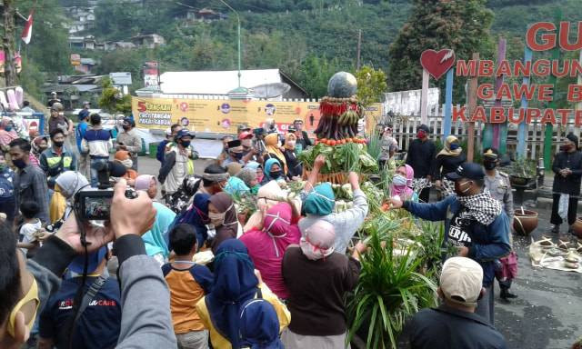 Tradisi Ruwat Bumi Guci Kabupaten Tegal pada 2020.