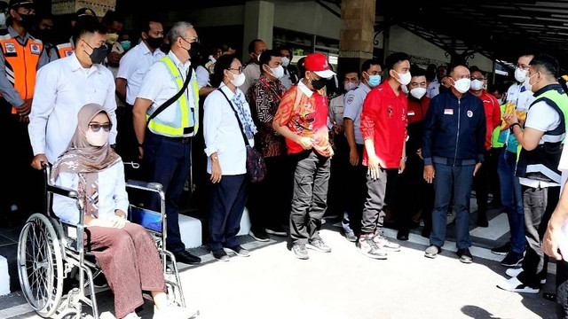 Simulasi penjemputan kontingen ASEAN Para Games di Bandara Adi Soemarmo, Boyolali, Senin (25/07/2022). FOTO: Agung Santoso