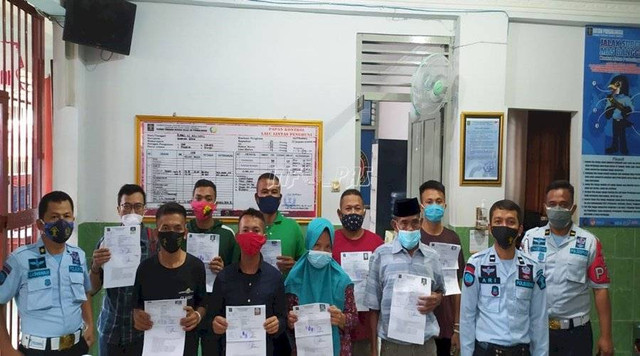 Gambar 1. Narapidana jalan asimilasi dan dikembalikan ke masyarakat. Sumber: Ditjenpas.go.id