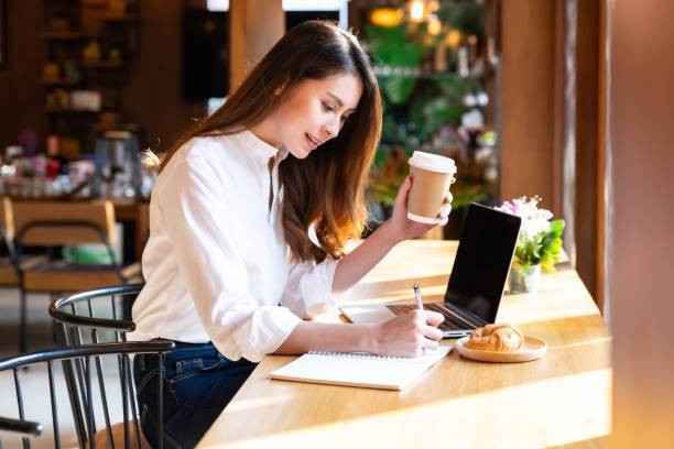 Ilustrasi Rekomendasi Cafe Dekat ITB untuk Nugas, Foto: Unsplash.