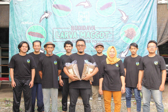 Arky Gilang Wahab mendirikan Green Prosa, organisasi yang mengedepankan pemberdayaan masyarakat, terutama dalam pengelolaan sampah, peternak, dan petani untuk membangun usaha. Foto: Dok. Green Prosa